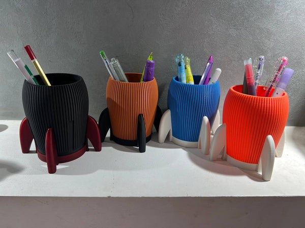 حامل اقلام صاروخ